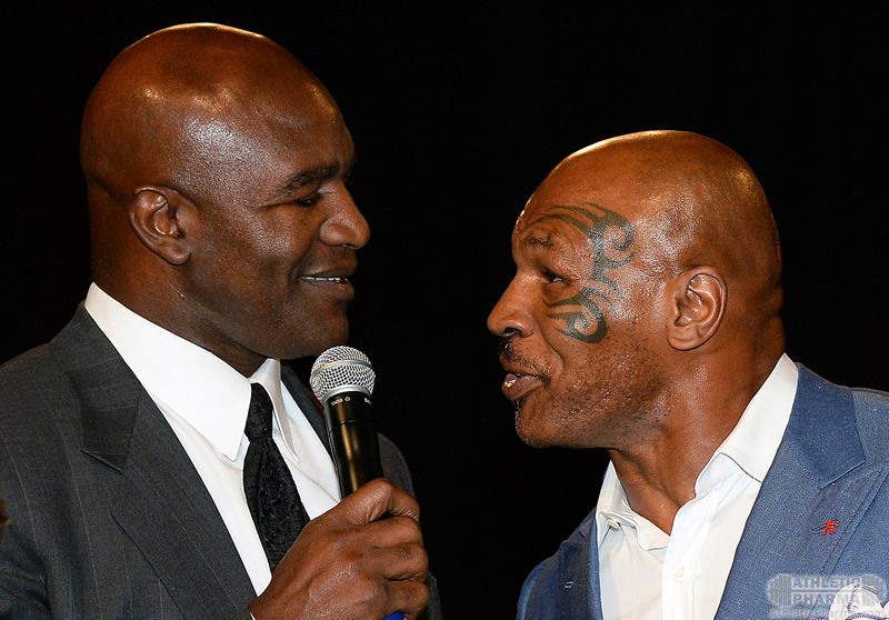 Боксеры Майк Тайсон и Эвандер Холифилд